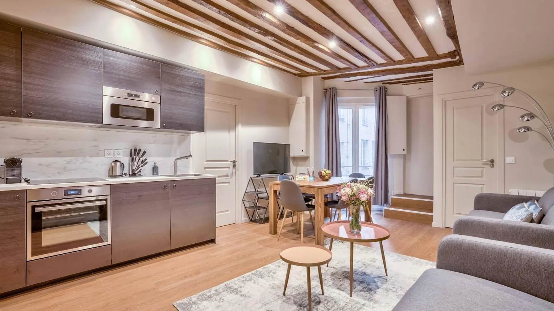 Urban Flat 02 - Beautiful 4 Bdr Flat In Heart Of