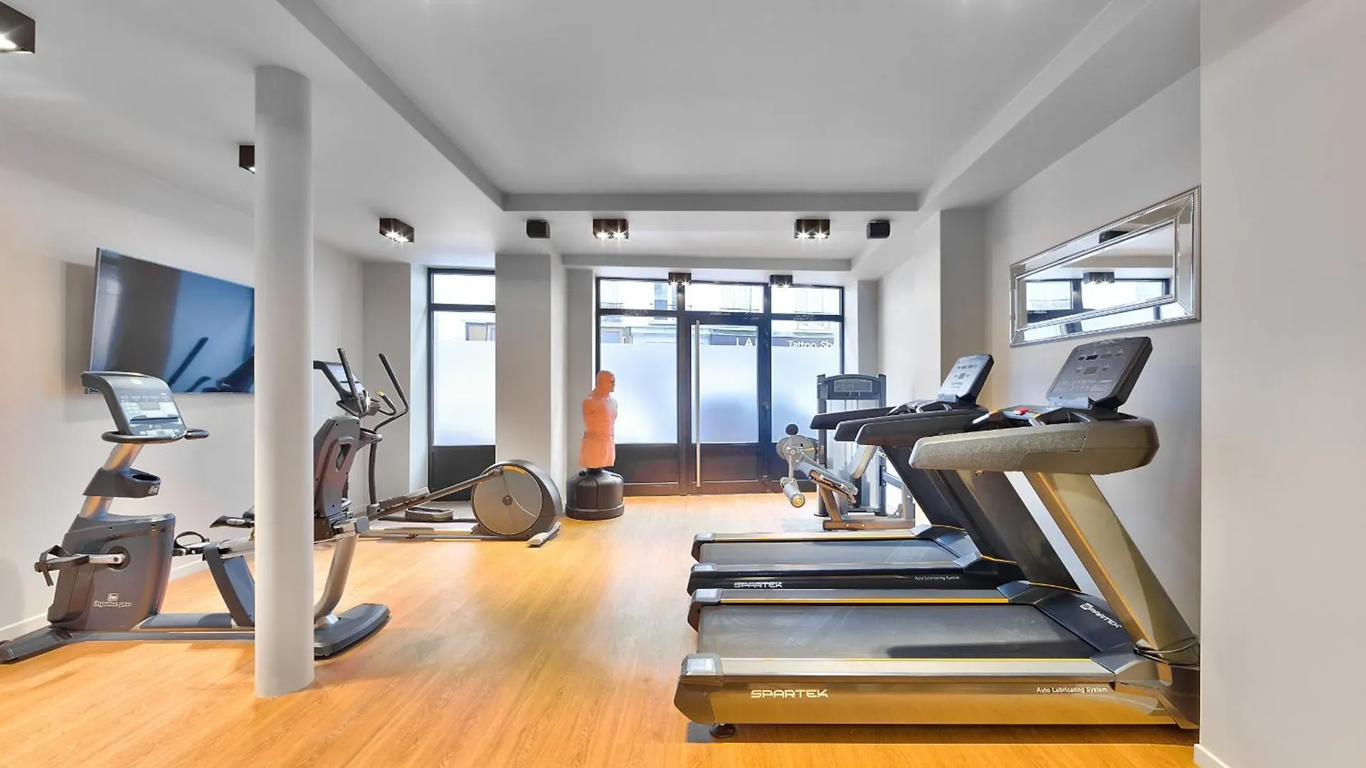 Urban Flat 02 - Beautiful 4 Bdr Flat In Heart Of Διαμέρισμα