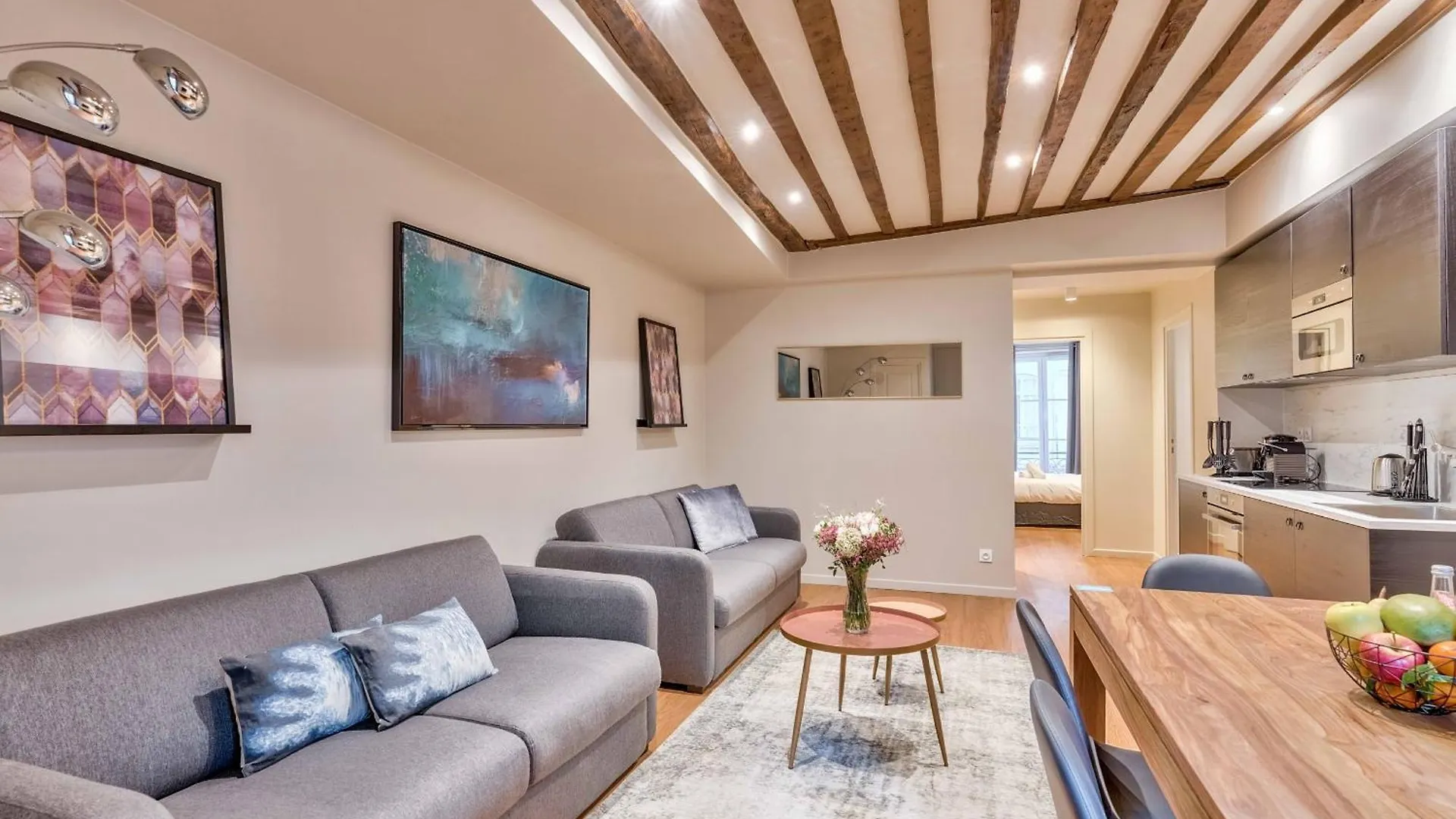 Urban Flat 02 - Beautiful 4 Bdr Flat In Heart Of Apartment